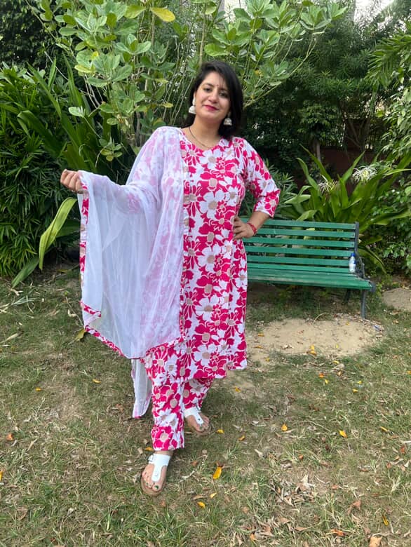Women Pink & White Cotton Blend Floral Printed Kurta & Pant With Dupatta