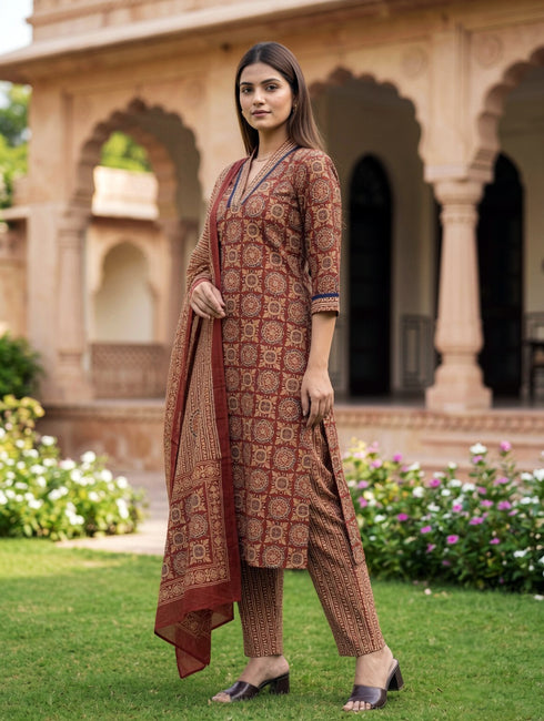 Maroon & Beige Cotton Blend Jaipuri Printed Kurta & Pant With Dupatta