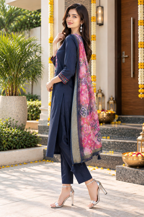 Rajnandini-Women's-Mul-Chanderi-with-Inner-Resham-Thread-Embroidered-Straight-Kurta-&-Pant-With-Dupatta-ST325NB0826