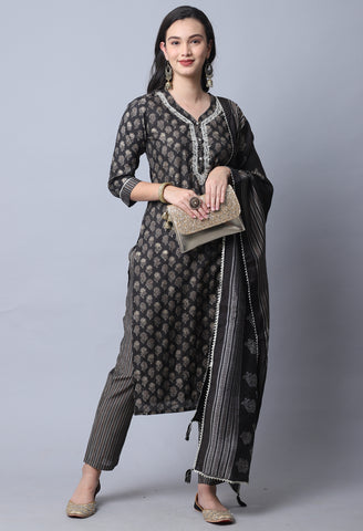 Grey  Muslin Jaipuri Embroidered Kurta Set With Dupatta